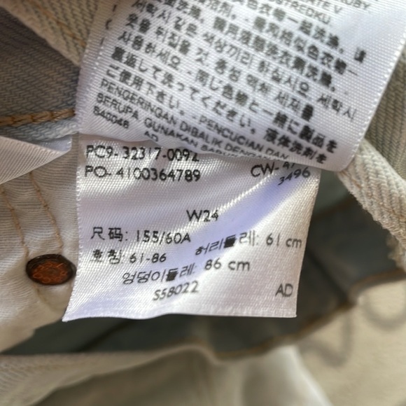 Levi’s 501 Distressed Light Wash Shorts - Picture 6 of 9